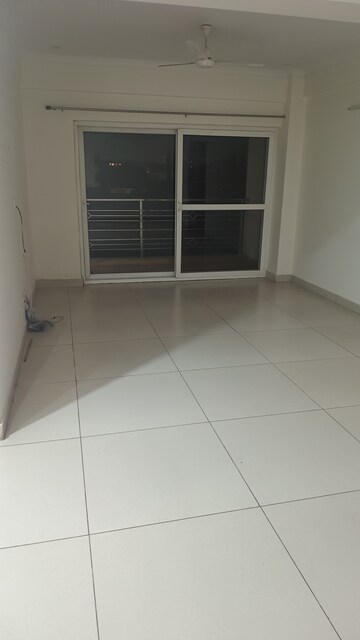 Room in 3 BHK Apartment at Dalanwala – for Rent