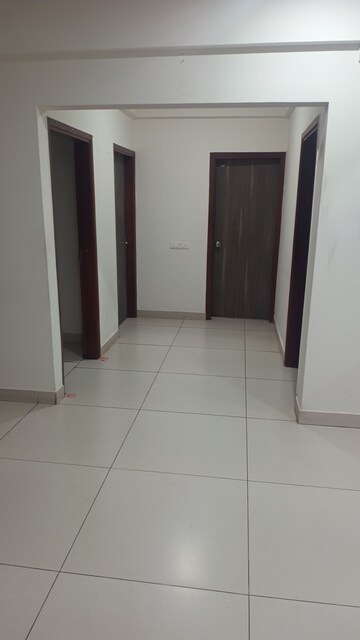 Furnished Amenities in 3 BHK Apartment at Dalanwala – for Rent