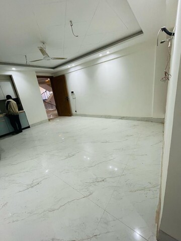 Room in 2 BHK Apartment at Mandi – for Rent
