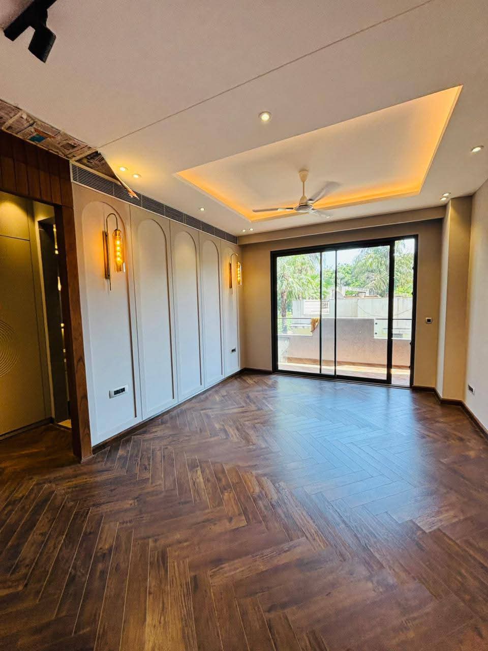 4 BHK + Servant Room 3850 Sq.Ft. Builder Floor in Nirvana Courtyard