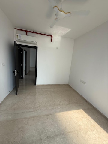 Room in 3 BHK Apartment at Oberoi Sky City, Borivali East – for Rent
