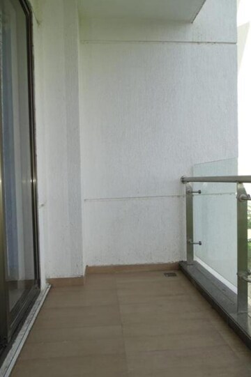 Room in 1 BHK Apartment at Mahindra Vivante, Andheri East – for Rent