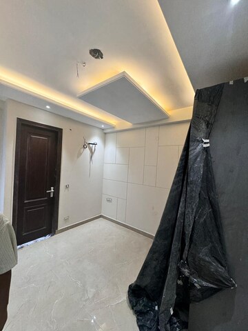 Building Lobby in 3 BHK Apartment at Sushant Lok 2, Sector 57 – for Sale