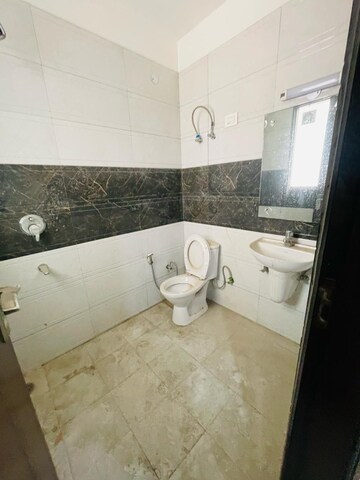Bathroom in 3 BHK Apartment at Mandi – for Rent