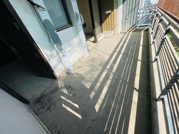 Balcony in 3 BHK Apartment at Mandi – for Rent