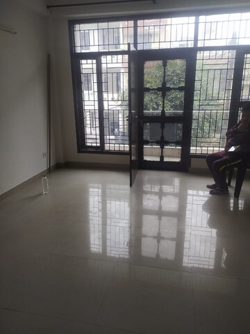 Room in 2 BHK Builder Floor at RWA Residential Society Sector 46, Sector 46 – for Rent