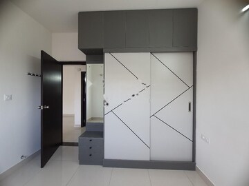 Room in 2.5 BHK Apartment at Kolte Patil iTowers Exente, Electronic City Phase I – for Rent