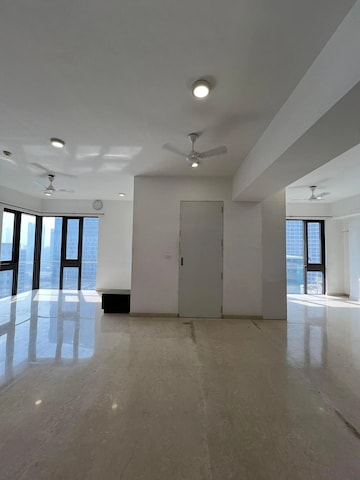 Room in 5 BHK Apartment at Lodha The Park, Worli – for Rent