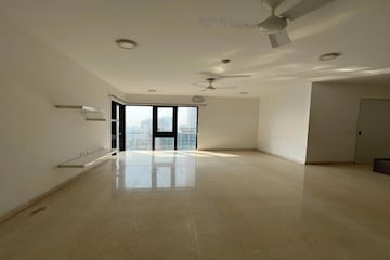 Room in 5 BHK Apartment at Lodha The Park, Worli – for Rent