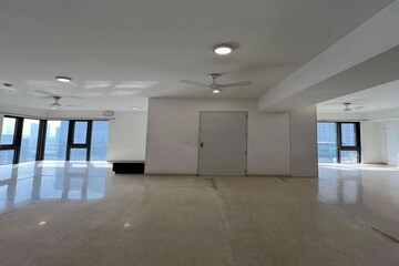 Room in 5 BHK Apartment at Lodha The Park, Worli – for Rent
