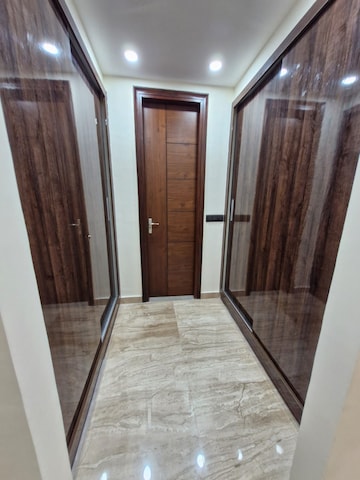 Building Lobby in 3 BHK Builder Floor at DLF The Summit, Dlf Phase V – for Rent