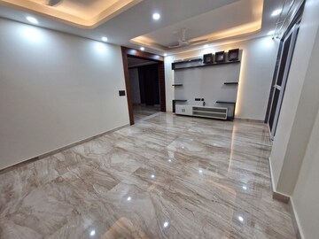 Room in 3 BHK Builder Floor at DLF The Summit, Dlf Phase V – for Rent