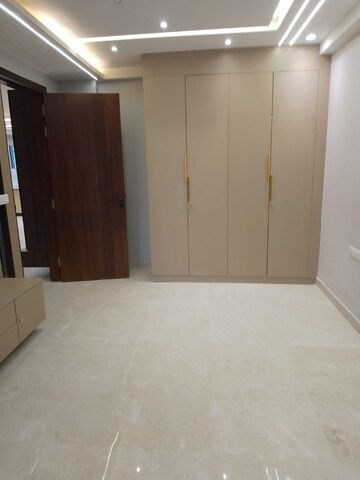 Room in 3 BHK Builder Floor at Paschim Vihar – for Rent