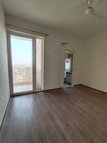 Room in 3 BHK Apartment at Emaar Palm Hills, Sector 77 – for Rent