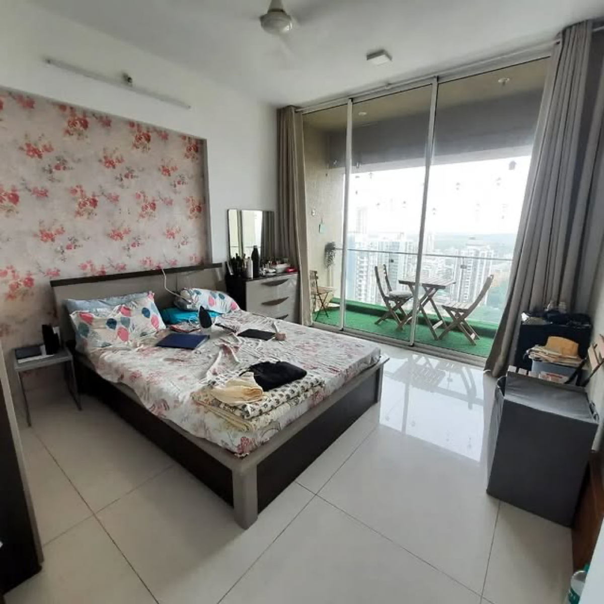 2 BHK Apartment For Sale in Rustomjee Pinnacle