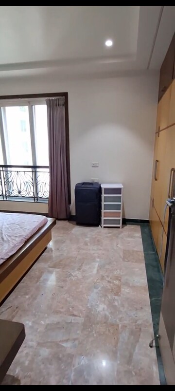 Room in 2 BHK Apartment at Hiranandani Meadows, Manpada – for Rent