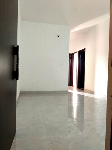 Room in 2 BHK Apartment at Mohaba Bazar – for Rent
