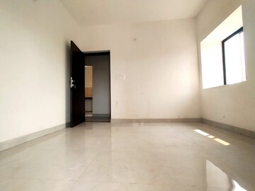 Room in 2 BHK Apartment at Mohaba Bazar – for Rent