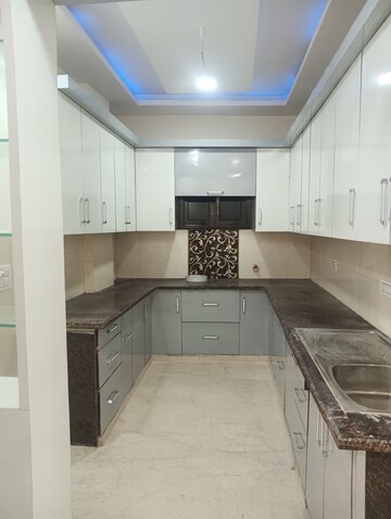 Kitchen in 1.5 BHK Builder Floor at Shastri Nagar – for Rent