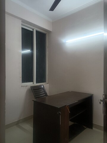 Room in 2.5 BHK Apartment at Amrapali Golf Homes, Sector 4, Greater Noida – for Sale