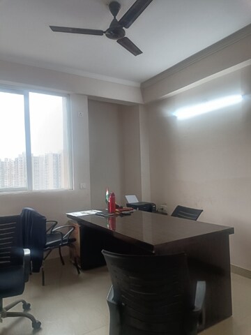 Master Bedroom in 2.5 BHK Apartment at Amrapali Golf Homes, Sector 4, Greater Noida – for Sale