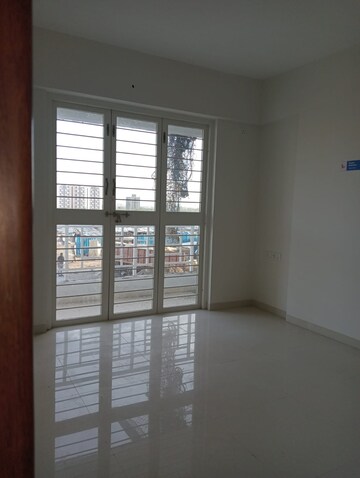 Room in 2 BHK Apartment at Parklane Lifeseasons, Dhanori – for Rent
