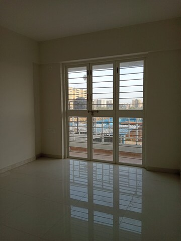 Room in 2 BHK Apartment at Parklane Lifeseasons, Dhanori – for Rent