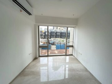Room in 4 BHK Apartment at Lodha Trump Tower, Worli – for Rent