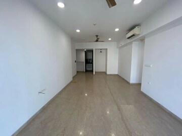 Room in 4 BHK Apartment at Lodha Trump Tower, Worli – for Rent