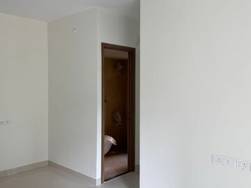Room in 3 BHK Apartment at Wadhwa TW Gardens, Kandivali East – for Rent
