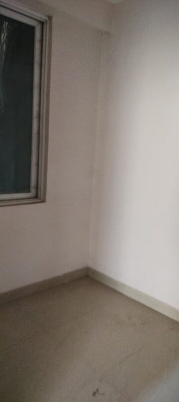 Room in 3 BHK Apartment at Amrapali Golf Homes, Sector 4, Greater Noida – for Sale