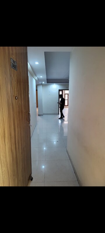 Building Lobby in 3 BHK Builder Floor at Ansal API Esencia, Sector 67 – for Rent