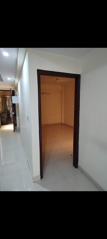 Room in 3 BHK Builder Floor at Ansal API Esencia, Sector 67 – for Rent