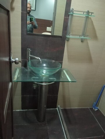 Furnished Amenities in 2 BHK Apartment at Andheri East – for Rent