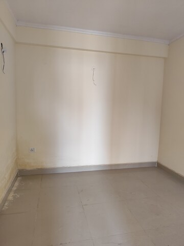 Room in 3 BHK Apartment at Futec Gateway, Sector 75 – for Sale