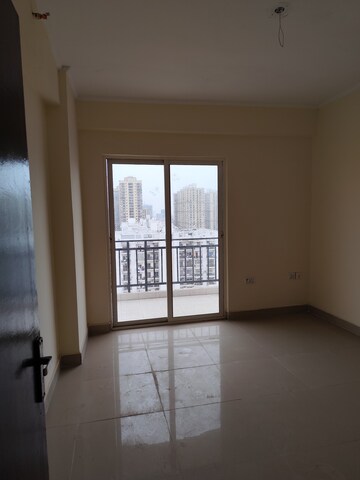Room in 3 BHK Apartment at Futec Gateway, Sector 75 – for Sale