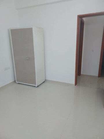 Room in 3 BHK Apartment at Omaxe Lake, North Mullanpur – for Rent