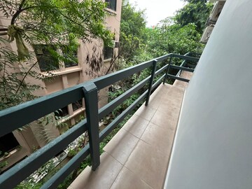 Balcony in 1 RK Builder Floor at DLF Pink Town House, Dlf City Phase 3 – for Rent
