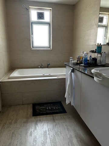 Bathroom in 4 BHK Apartment at DLF Park Place, Sector 54 – for Sale
