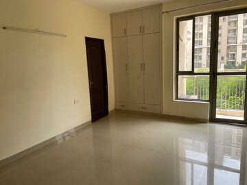 Room in 3 BHK Apartment at Unitech Uniworld Gardens 2, Sector 47 – for Rent