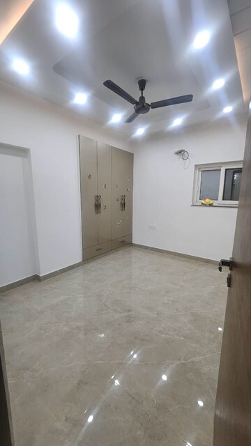 Room in 4 BHK Apartment at Khambhalia – for Rent