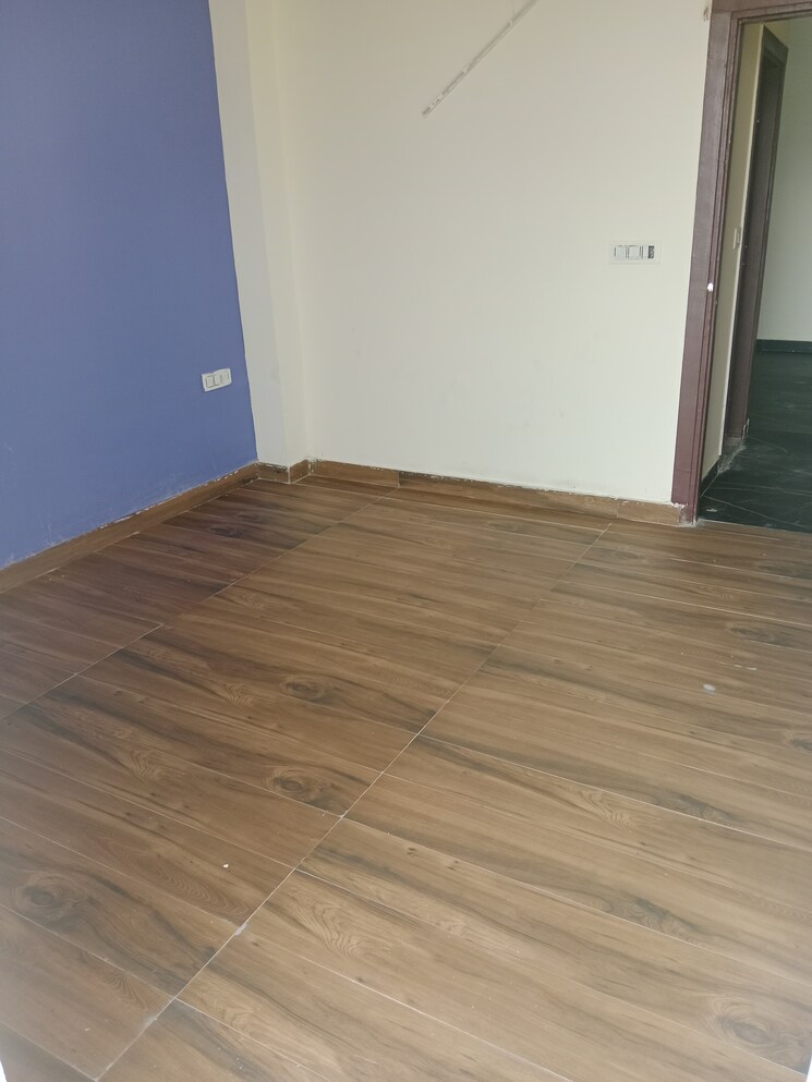 Room, sector 73 3 Bedroom 1350 Sq.Ft. Builder Floor In Sector 73 Noida 8269854