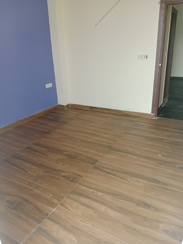 Room, sector 73 3 Bedroom 1350 Sq.Ft. Builder Floor In Sector 73 Noida 8269854