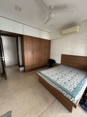 Bedroom in 3 BHK Apartment at Santacruz West – for Rent