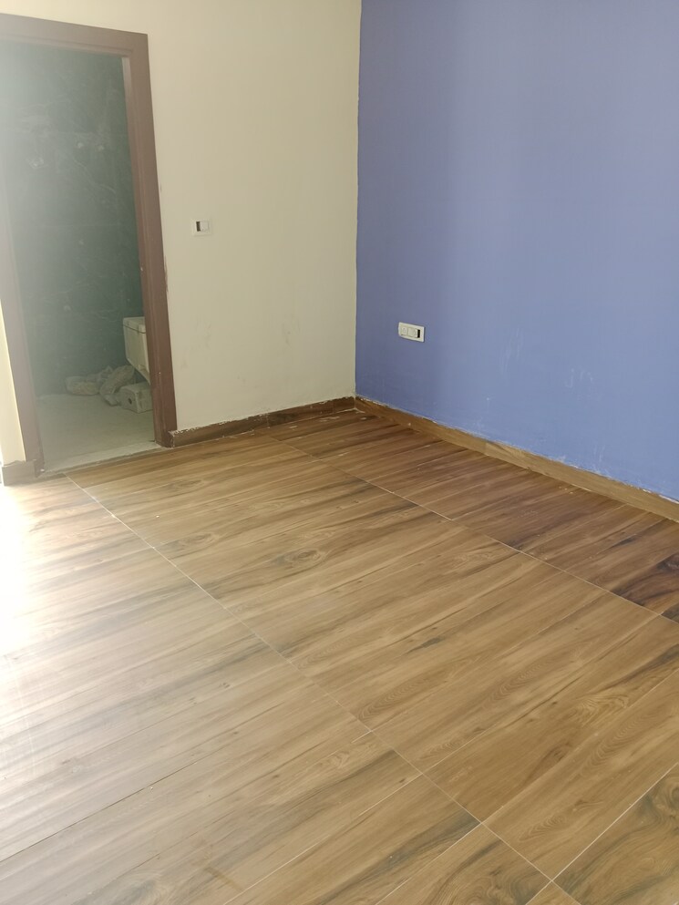 Room, sunshine-apartments-sector-73 3 Bedroom 1350 Sq.Ft. Builder Floor In Sector 73 Noida 8269866