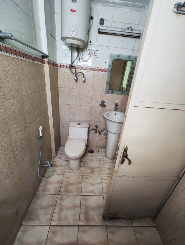 Bathroom, maple-heights 2 Bedroom 980 Sq.Ft. Apartment In Sector 43 Gurgaon 8269870