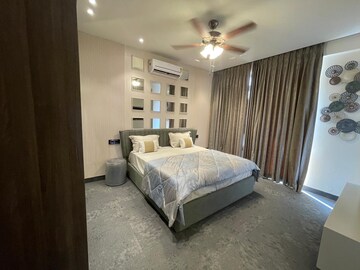 Bedroom in 3 BHK Apartment at Nirman Vihar – for Rent
