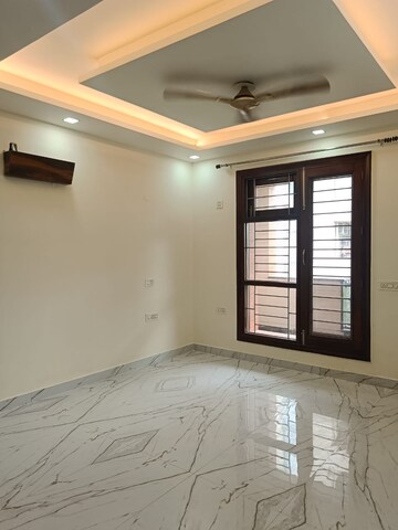 Room in 2 BHK Apartment at Gaur Yamuna City 16th Park View, Gaur Yamuna City – for Sale