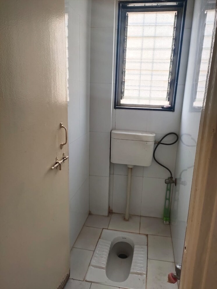 Bathroom, oberoi-sky-city 3 Bedroom 1050 Sq.Ft. Apartment In Borivali East Mumbai 8269882