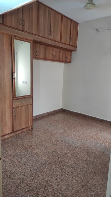 Room in 5 BHK Independent House at Rt Nagar – for Sale